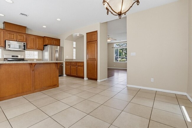 Building Photo - 3 Bedroom Home Available Now!