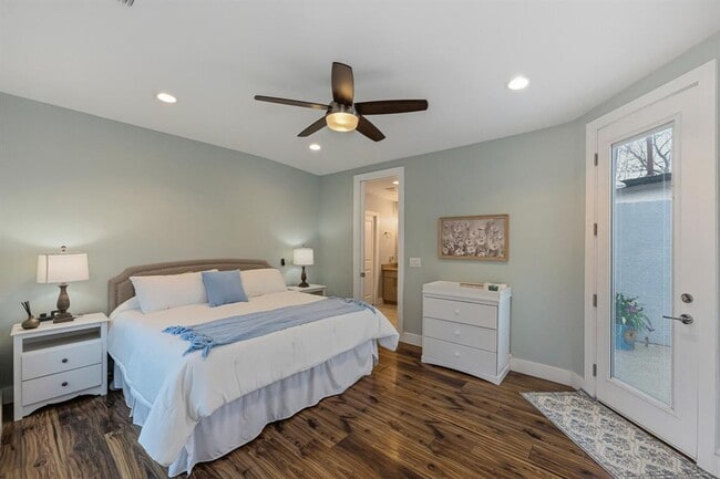 Building Photo - 1405 Camelot Cir