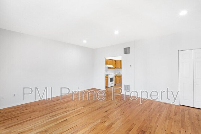 Building Photo - 92 E Blackwell St