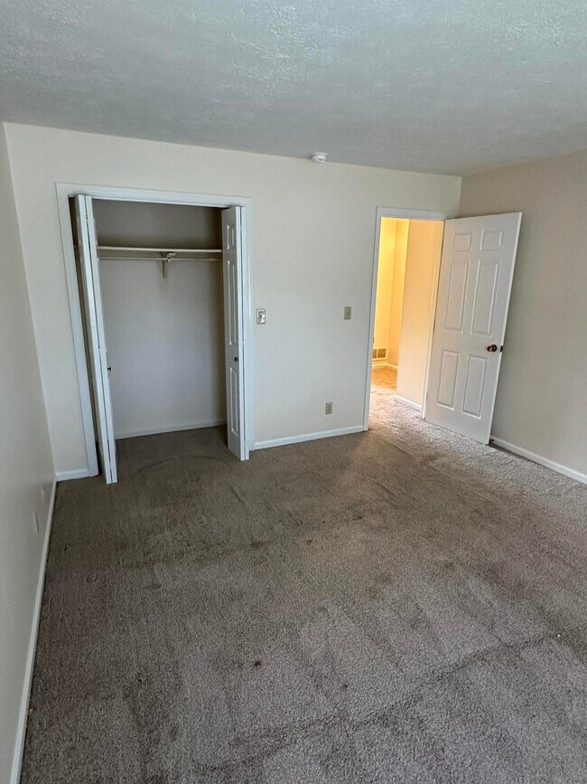 Building Photo - 165 Landings Dr