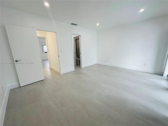 Building Photo - 7157 W 19th Ct