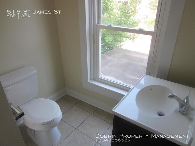 Building Photo - Renovated 5 Bed: New Patio & Backyard!