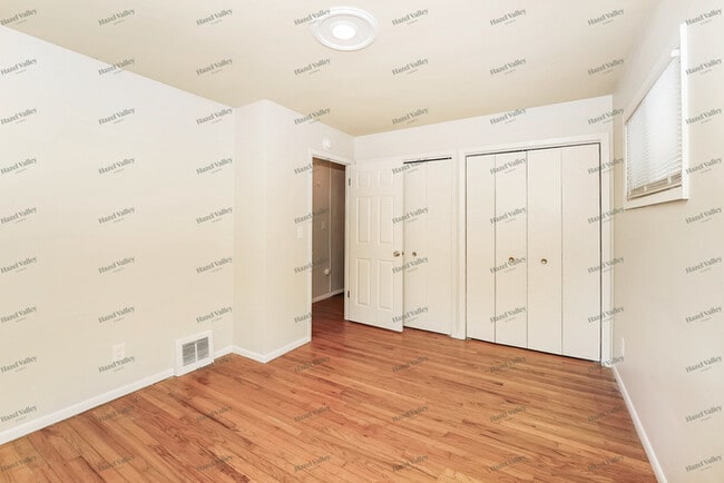 Building Photo - 6350 Meadowbrook Rd