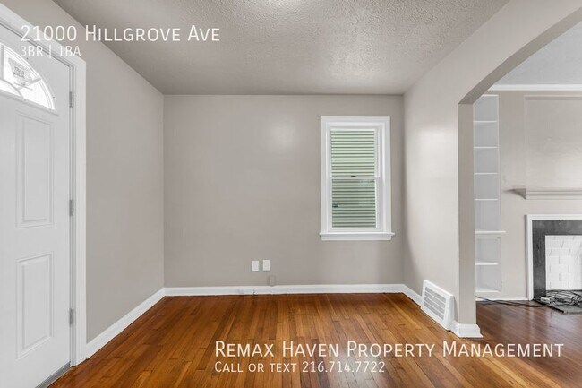 Building Photo - 21000 Hillgrove, Maple Hts - Gorgeous 3 be...