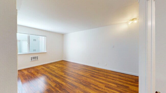 Building Photo - 2642 Greenwich St