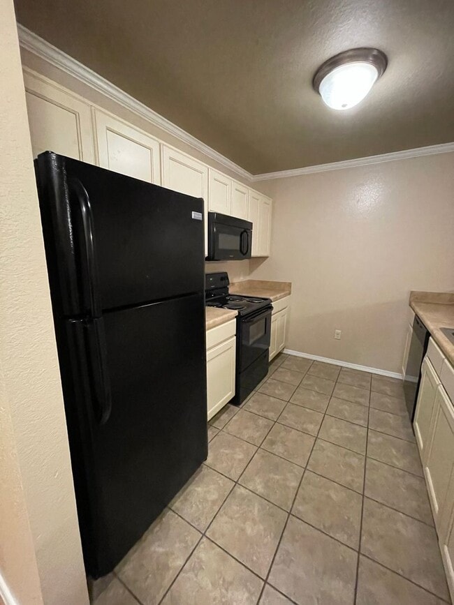 Building Photo - 2755 Oakview Rd
