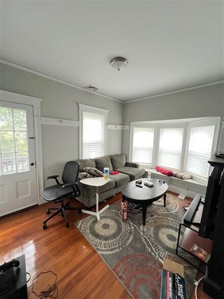Primary Photo - 41 Simpson Ave