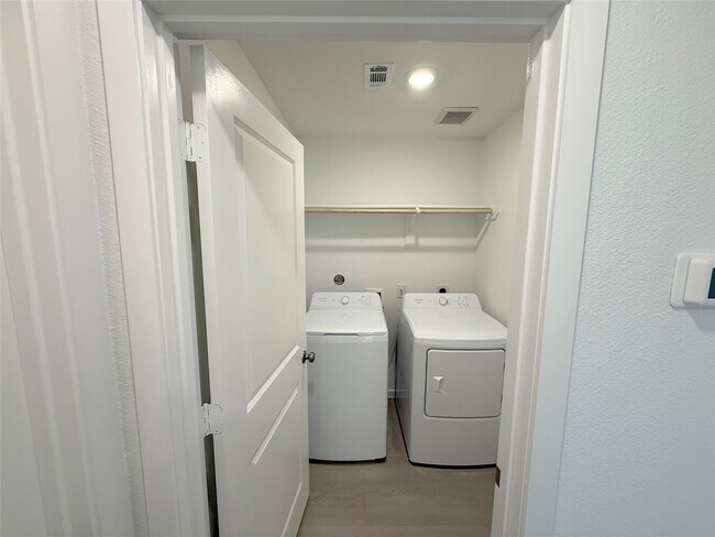 Building Photo - 505 Robin Ct