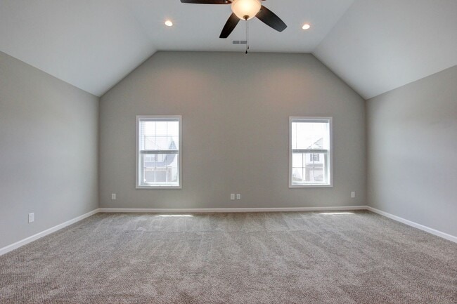 Building Photo - Sharp 4 bedroom HUGE house off exit 1 of I 24