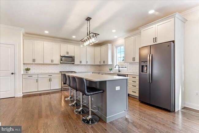 Building Photo - 321 Middletown Rd