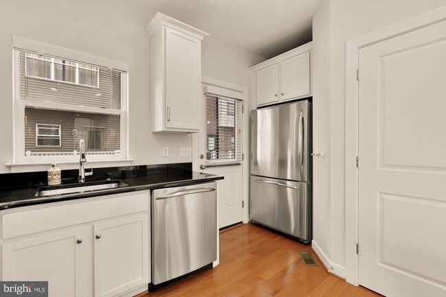 Building Photo - 4333 Kennedy St