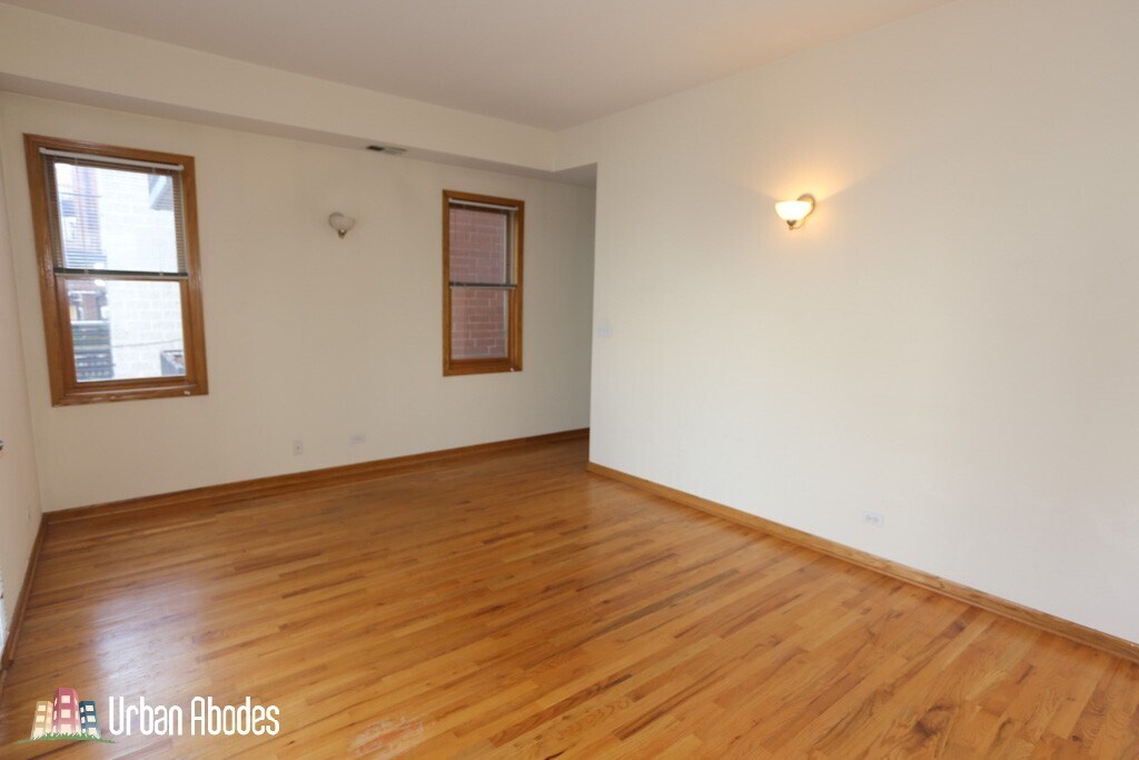 Building Photo - 824 W Buckingham Pl