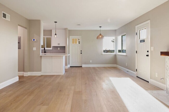 Building Photo - Stunning Ocean View Home in 55+ Colony Cove Community