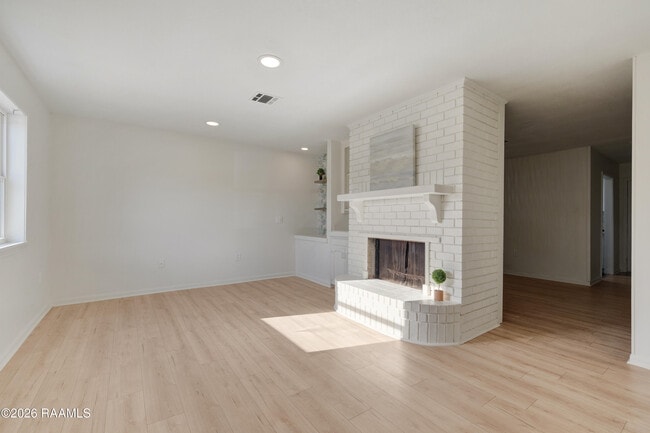 Building Photo - 121 Courtney Dr