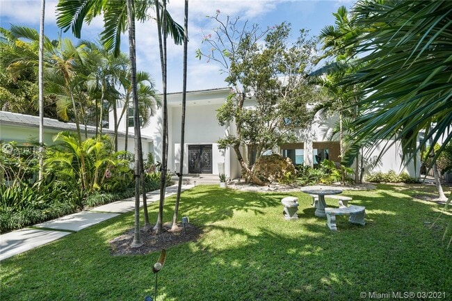 Building Photo - 1413 N Venetian Way