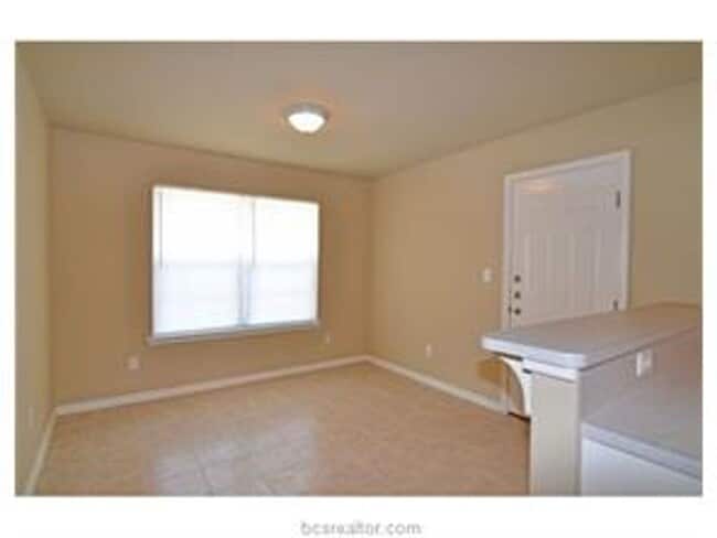 Building Photo - TWO Spacious duplexes in convenient location - one prelease and one available now