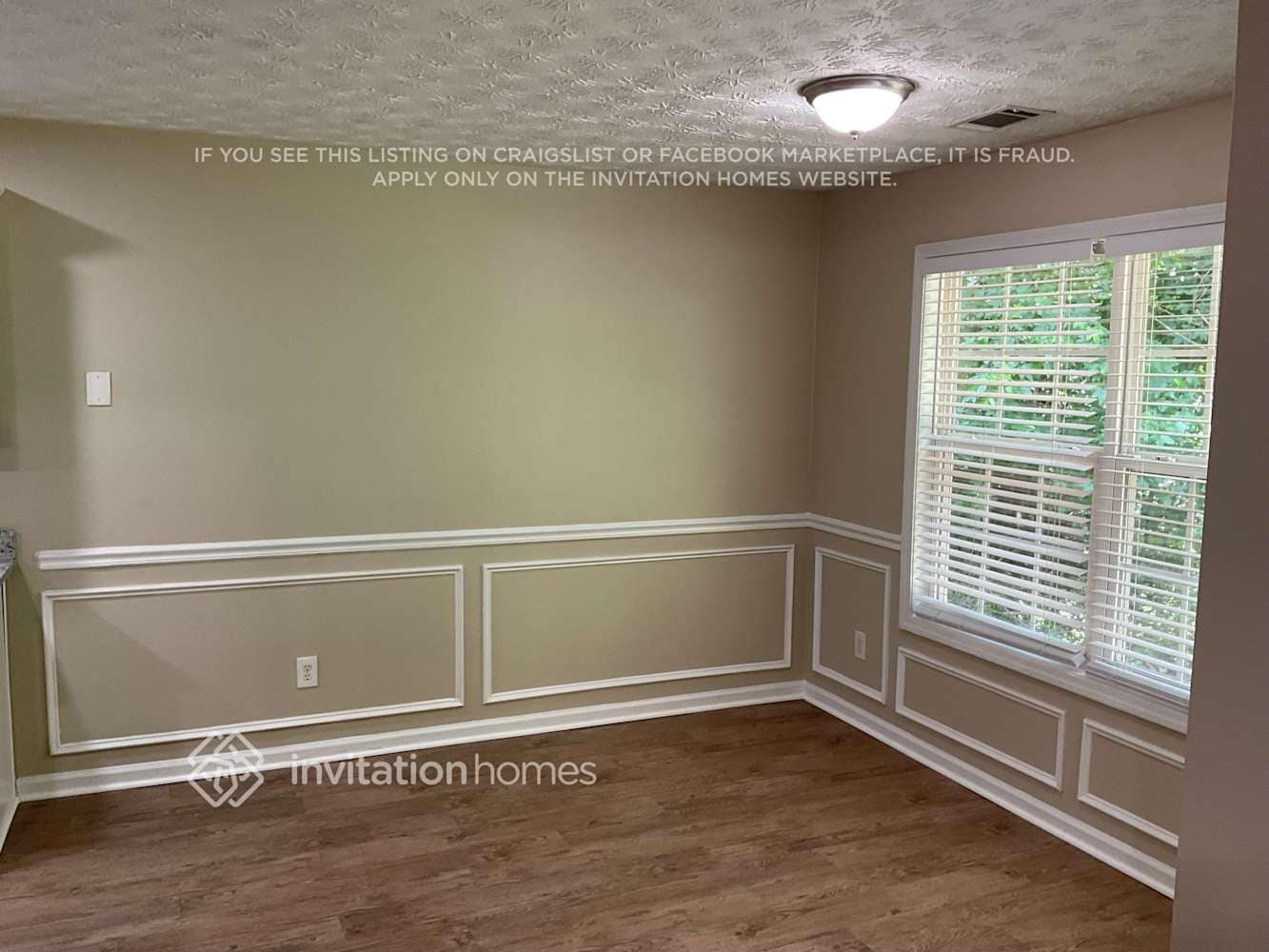 Building Photo - 898 Kendall Park Dr