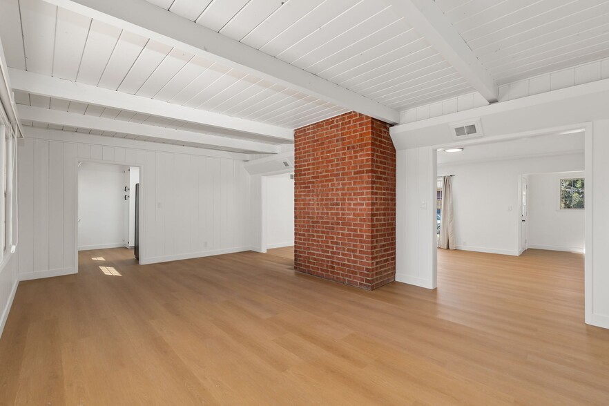 Building Photo - 456 Casselman St