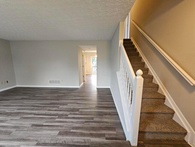 Building Photo - 5622 Blandon