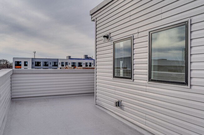 Building Photo - Brand New Luxury Home Brewerytown