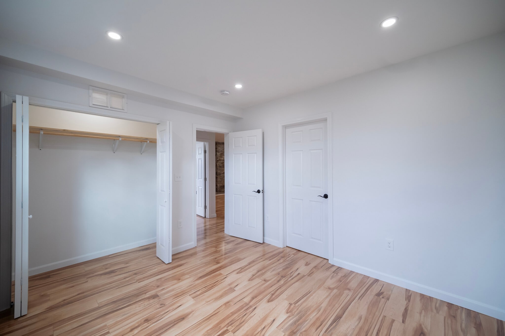 Building Photo - 10 Wampanoag Trl