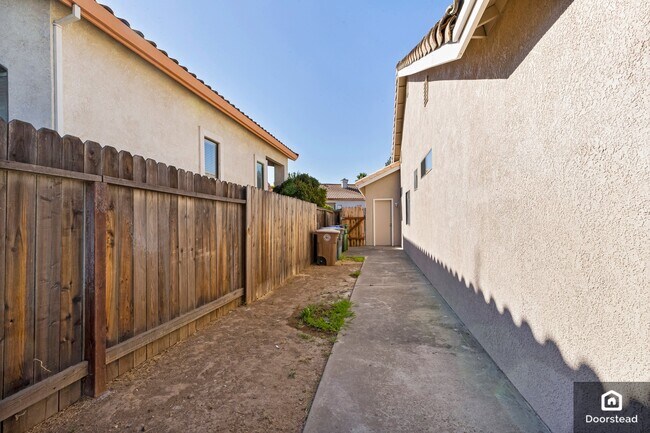 Building Photo - 5107 Felicia Way