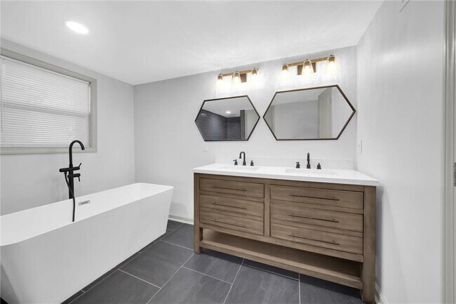 Building Photo - 3119 Piper Dr