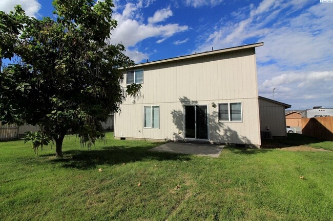 Building Photo - 3 Bed, 2.5 Bath House in West Pasco