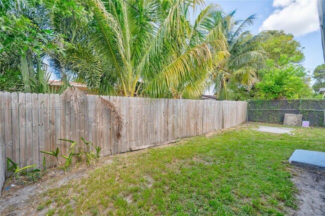 Building Photo - 538 NW 18th Ave