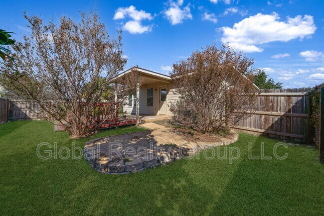 Building Photo - 113 Bronco Bend