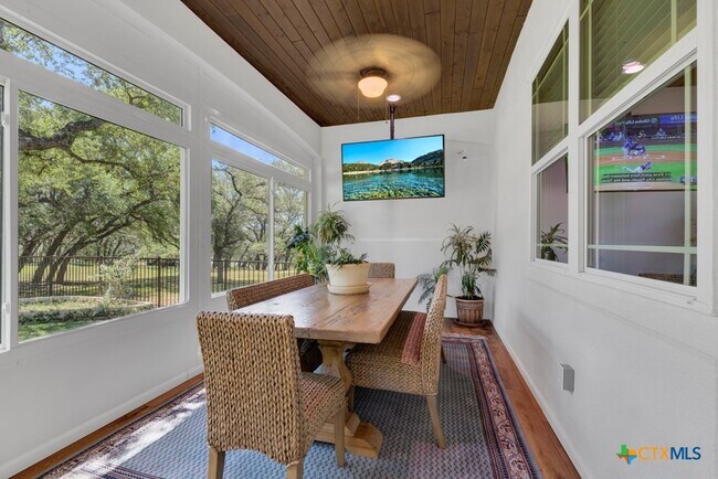 Building Photo - 1164 Fairway Dr