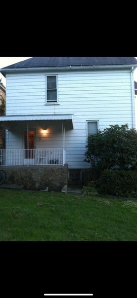 Building Photo - 607 7th St