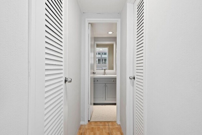 Building Photo - 4250 Galt Ocean Dr