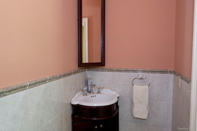 Building Photo - 209 NY-343
