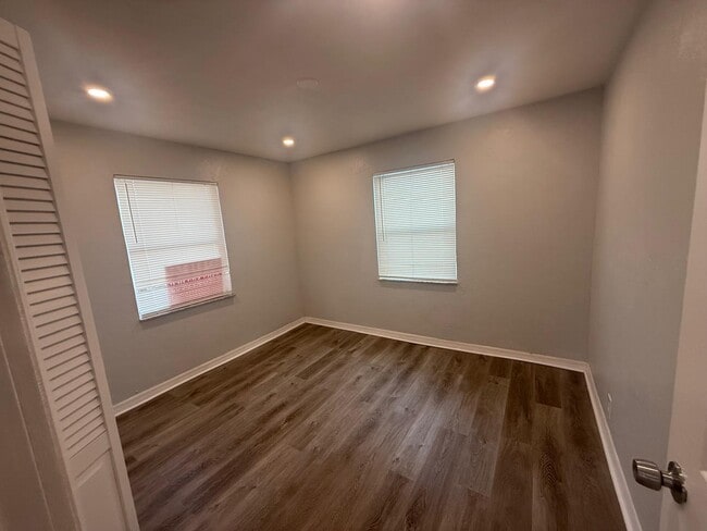 Building Photo - 911 NW 62 Ave