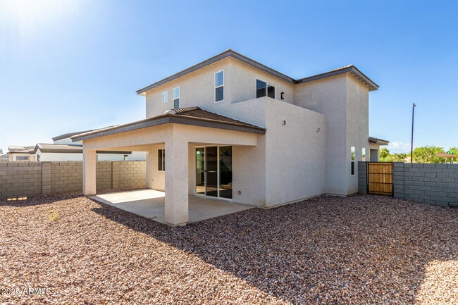 Building Photo - 957 E Desert Dr