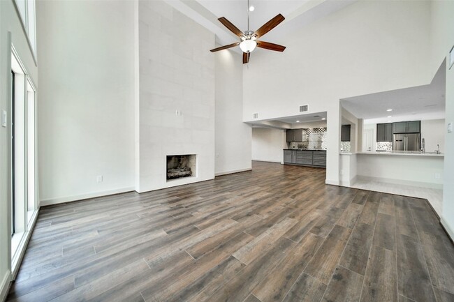 Building Photo - 15607 Memorial Dr