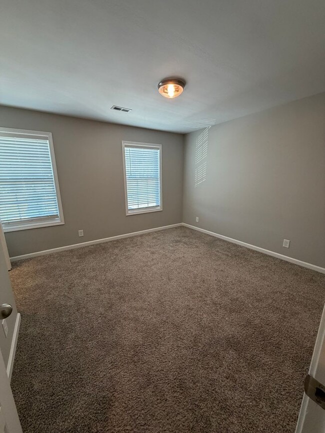 Building Photo - The Stowe Court Pet Friendly Condo for rent!