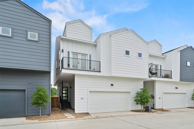 Building Photo - 107 Tolima Dove St