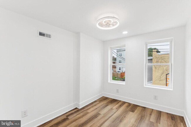 Building Photo - 807 N 42nd St