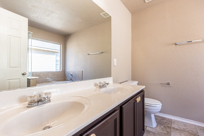 Building Photo - 11716 Channing Dr