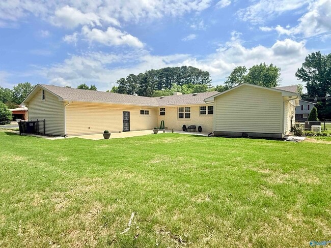 Building Photo - 1711 Lydia Dr NW