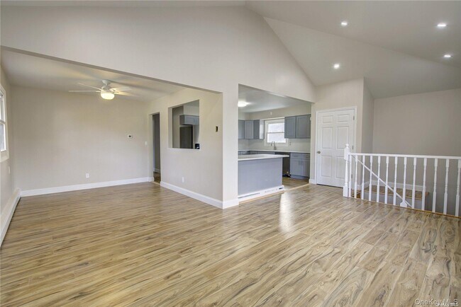 Building Photo - 207 Catherine Ave