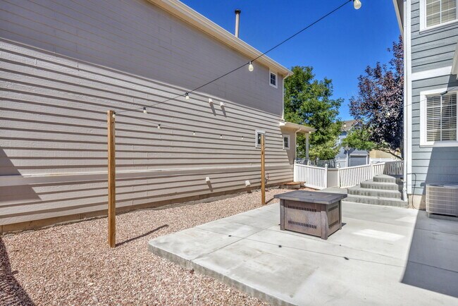 Building Photo - 17072 E Wyoming Dr