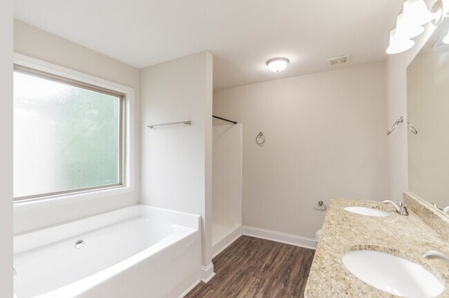 Building Photo - 1008 Allegiance Dr