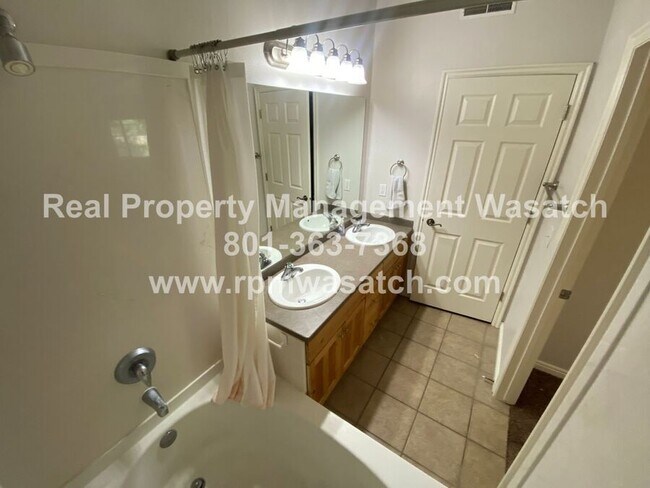 Building Photo - 1255 Wolf Hollow Ln