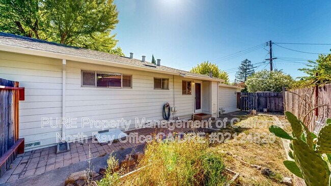 Building Photo - 867 Lorna Dr