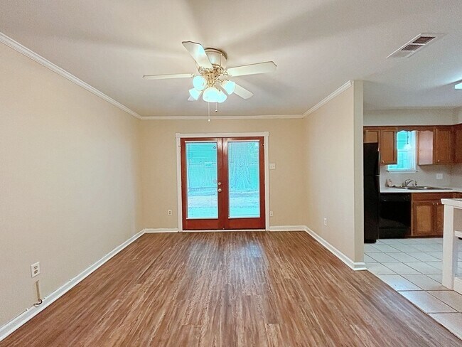 Building Photo - Prime 3 Bed, 2.5 Bath with Fireplace & Fenced Patio!