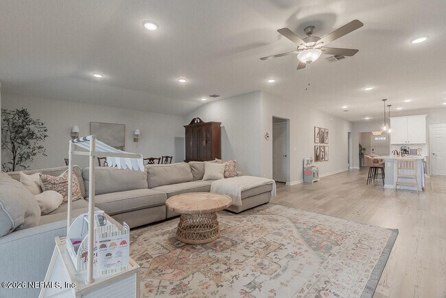 Building Photo - 13849 Harlowton Ave