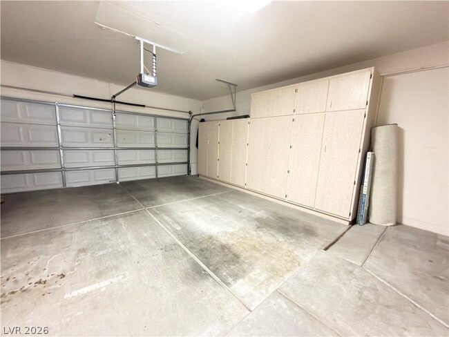 Building Photo - 10433 W Snyder Ave